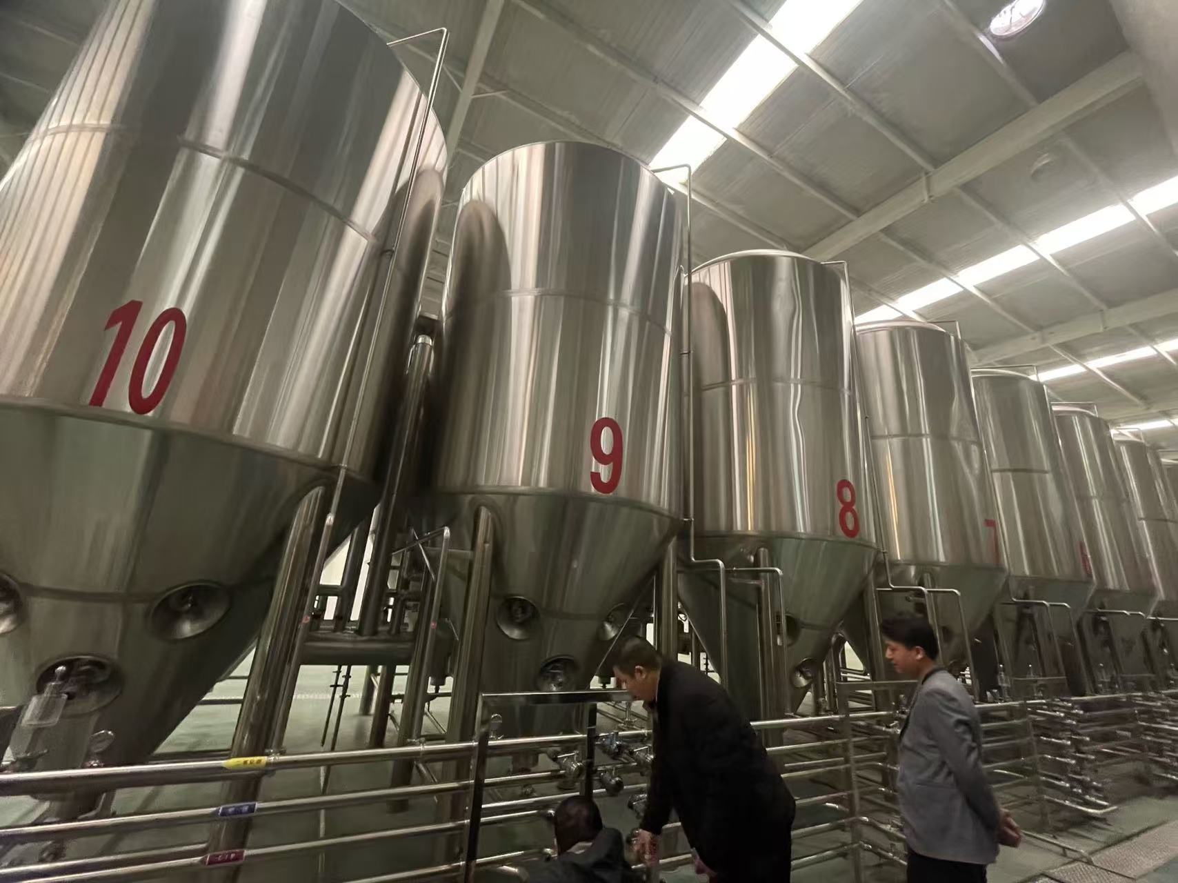 铁山精酿啤酒设备厂—平面布置、设备设计、制造、调试、培训等一条龙服务